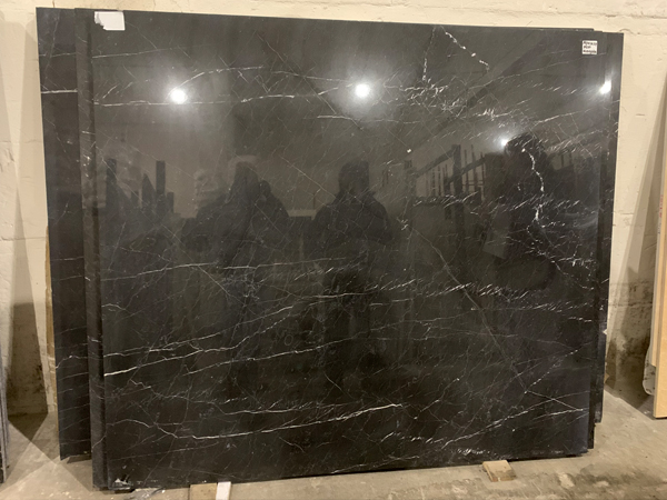 Мрамор Nero Marquina